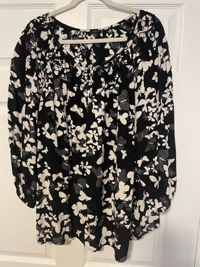 Talbots Black & White Butterfly pattern Peasant Top - Like New - Worn Once